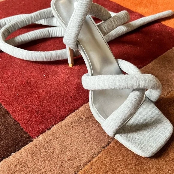 Oversized strap sandals - Picture 2 of 3